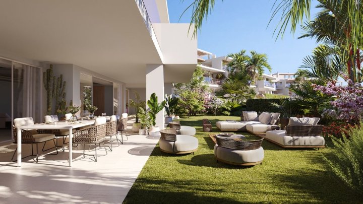 Earth - The Golden Mile, Marbella