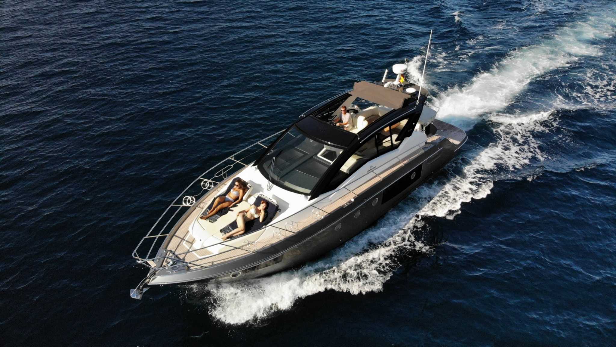 for-rent-yacht-cranchi-m-44-in-puerto-banus-marbella-0001