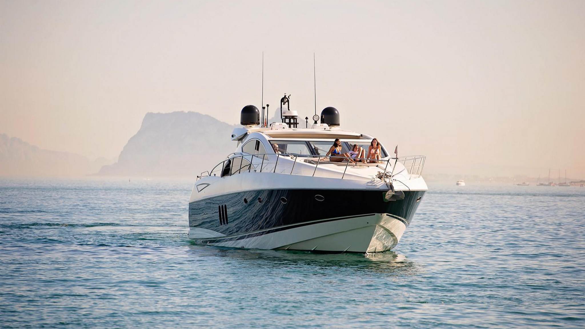 for-rent-yacht-sunseeker-predator-72-in-puerto-banus-marbella-0001